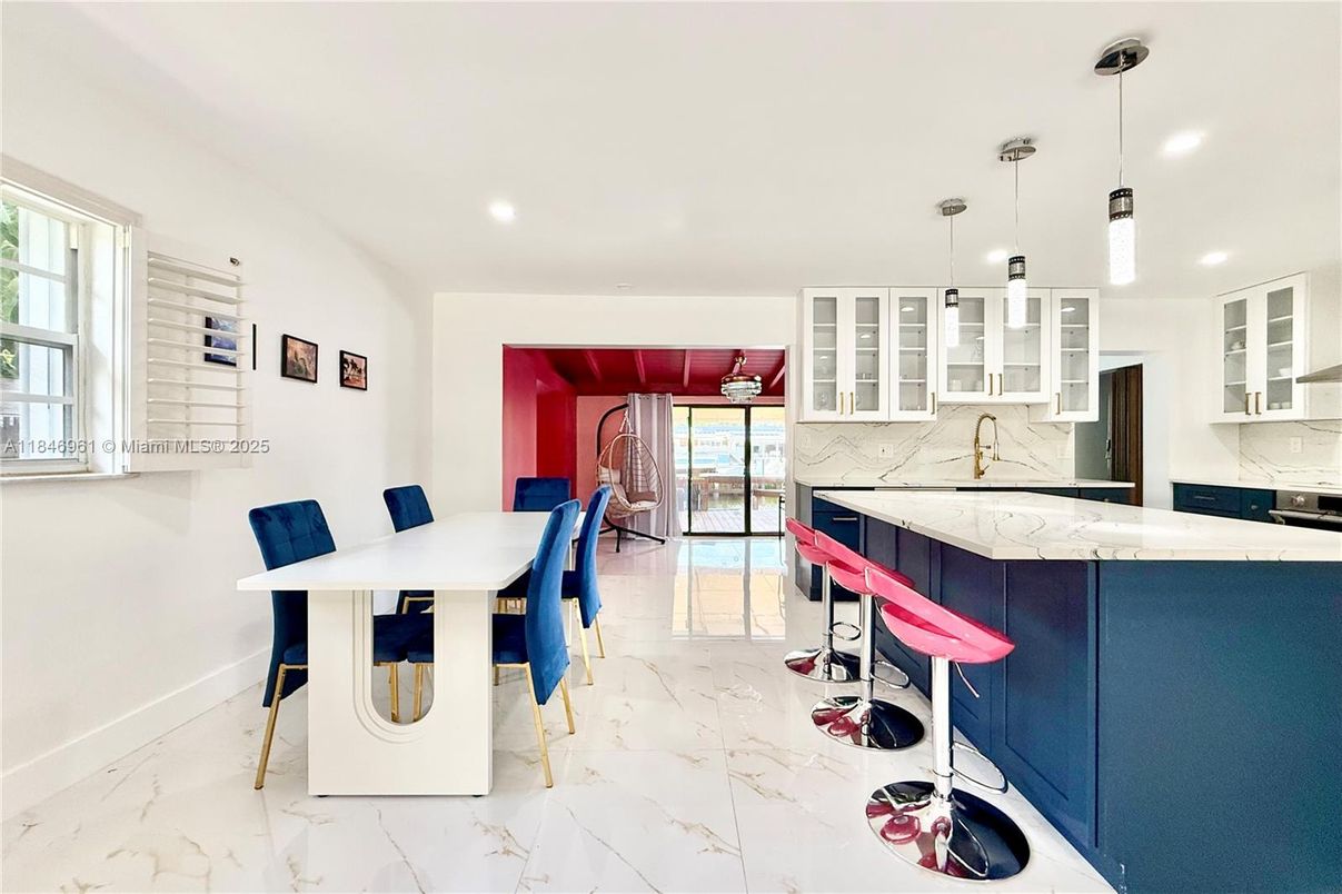 Dining room, Interior, Kitchen, Marble, Pendant Lights, Recessed Lighting