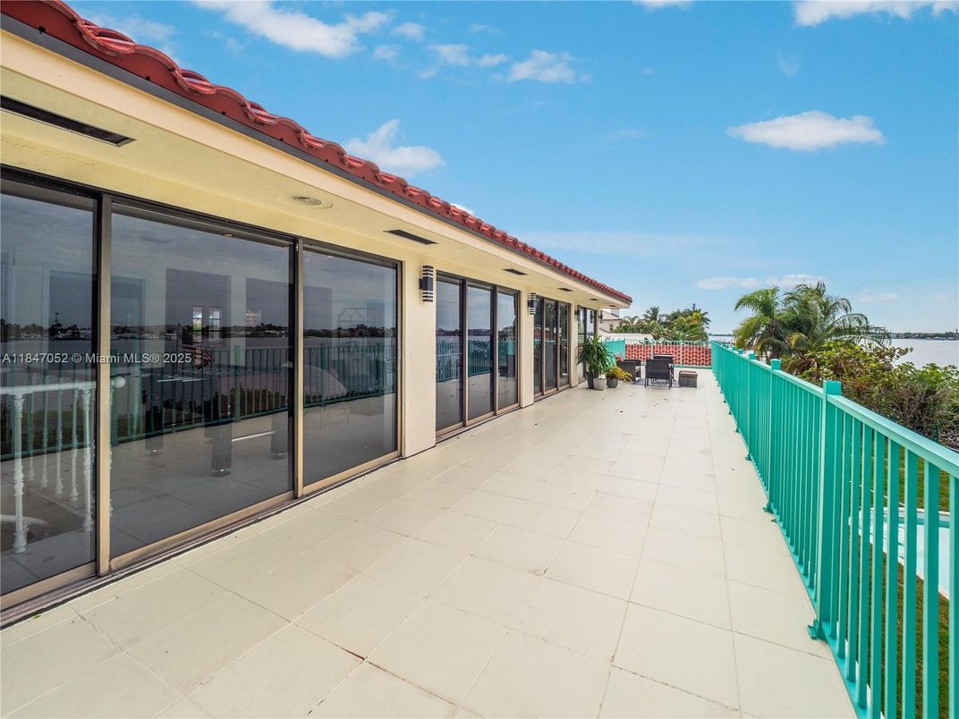 Exterior, Pool, Water