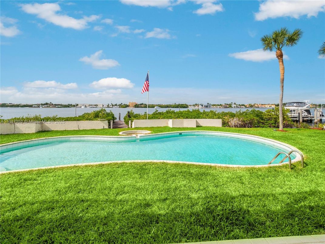 Exterior, Pool, Water