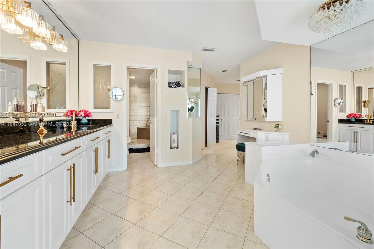 Bathroom, Dual Sink Vanities, Interior