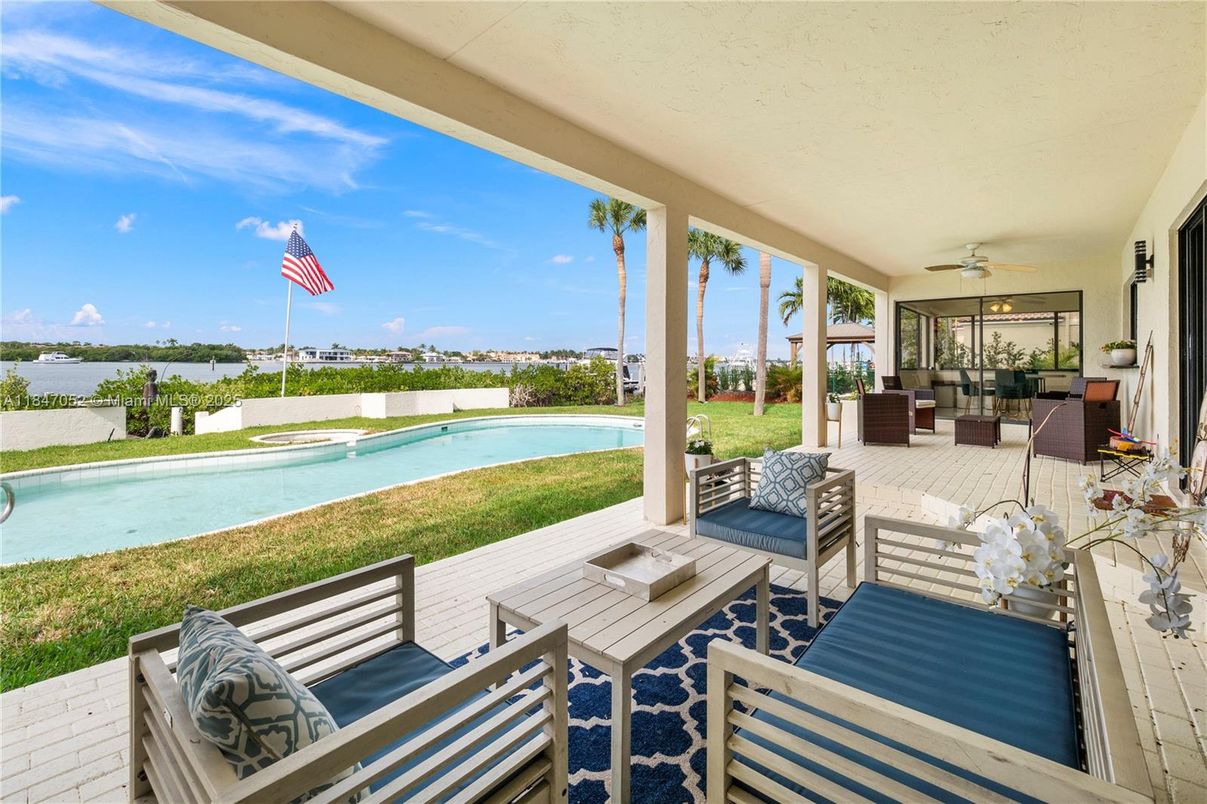 Exterior, Pool, Water