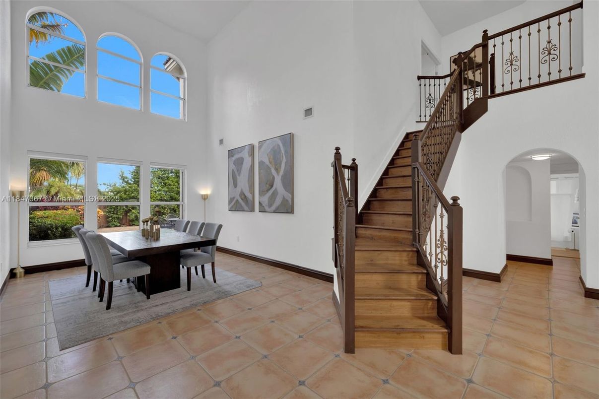Dining room, Interior