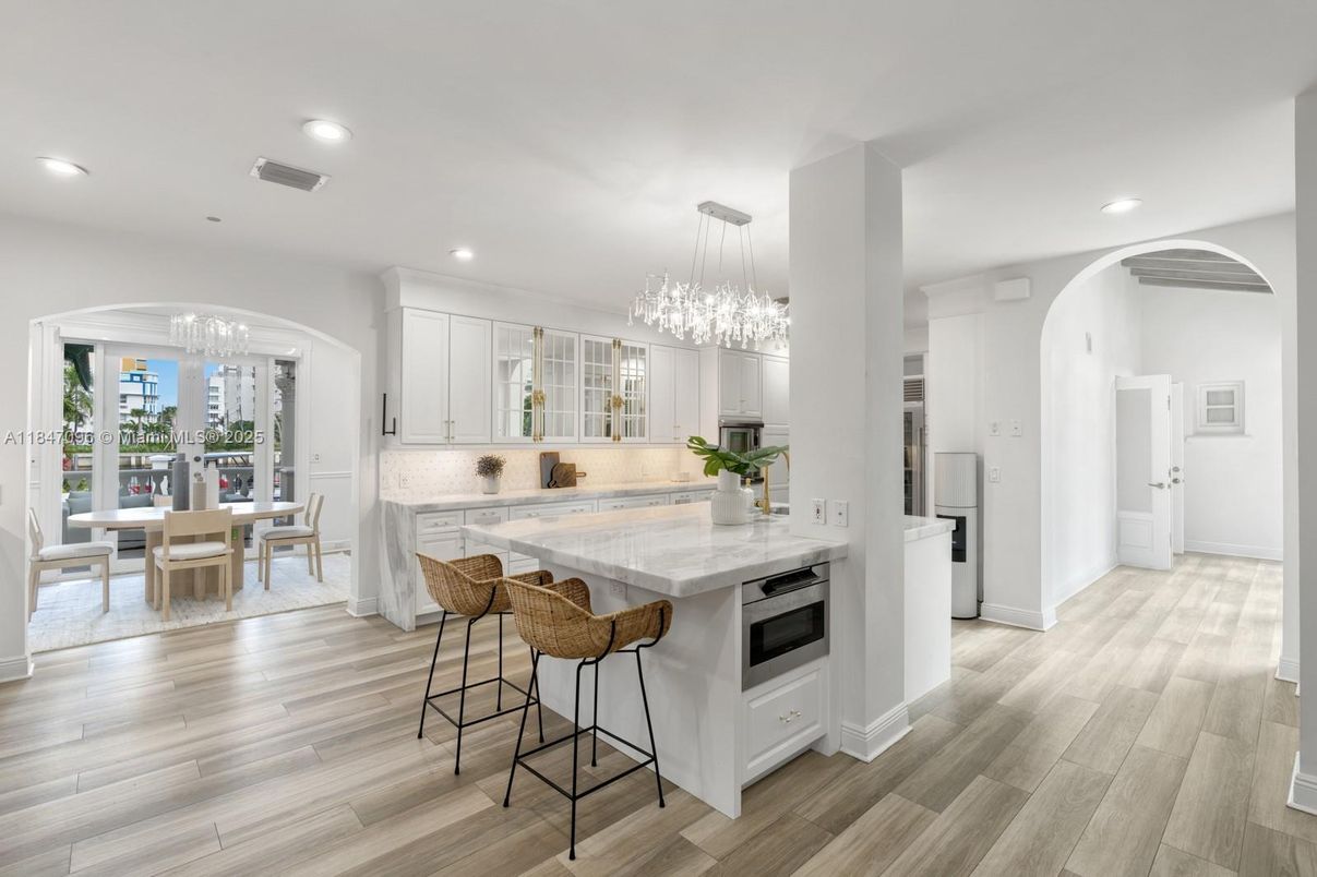 Chandelier, Dining room, Interior, Kitchen, Pendant Lights, Recessed Lighting, Wood Texture Flooring