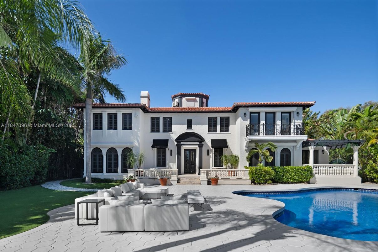 Backyard, Exterior, Facade, Pool, Mediterranean