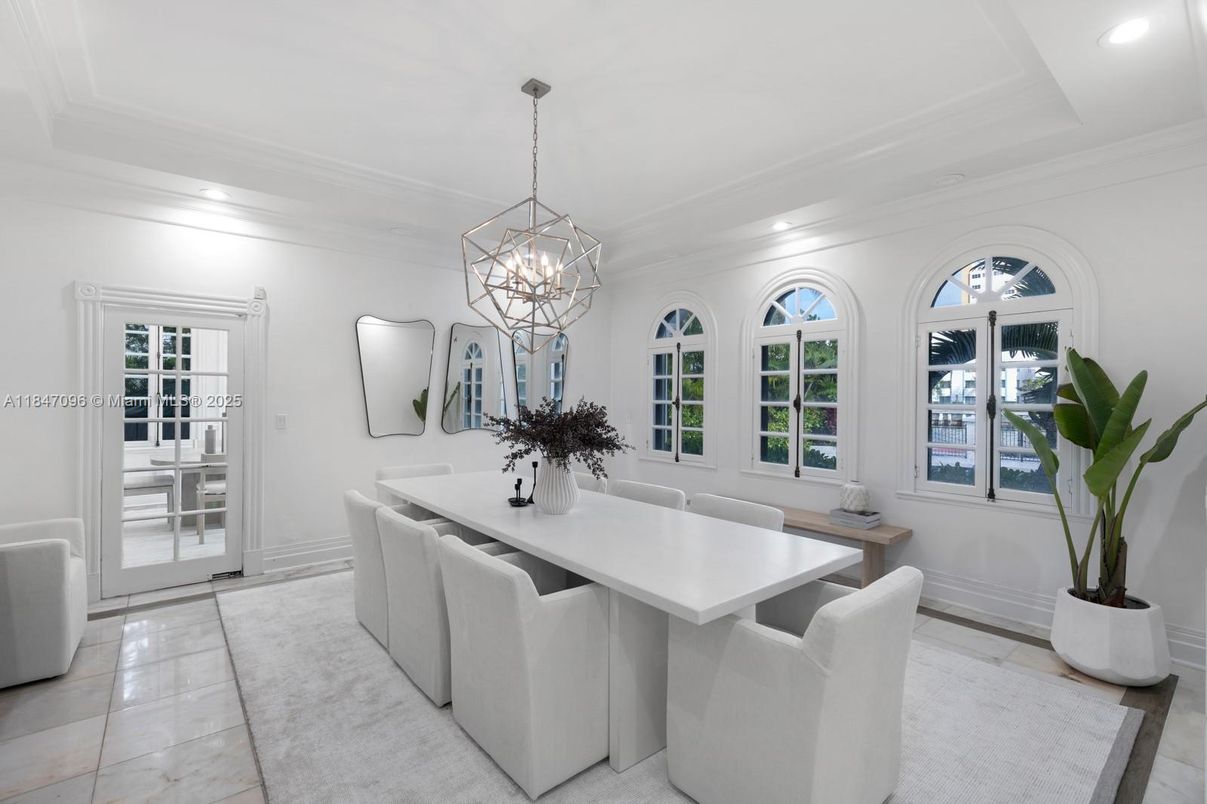Chandelier, Dining room, Interior, Pendant Lights, Recessed Lighting