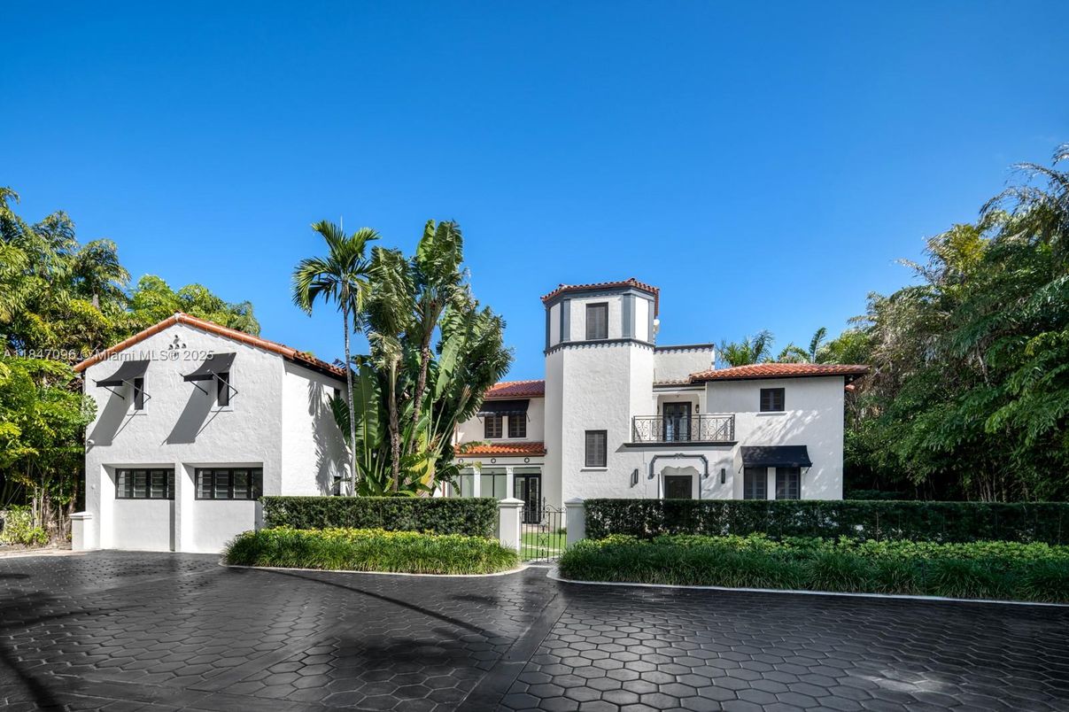 Attached, Exterior, Facade, Spanish Mediterranean