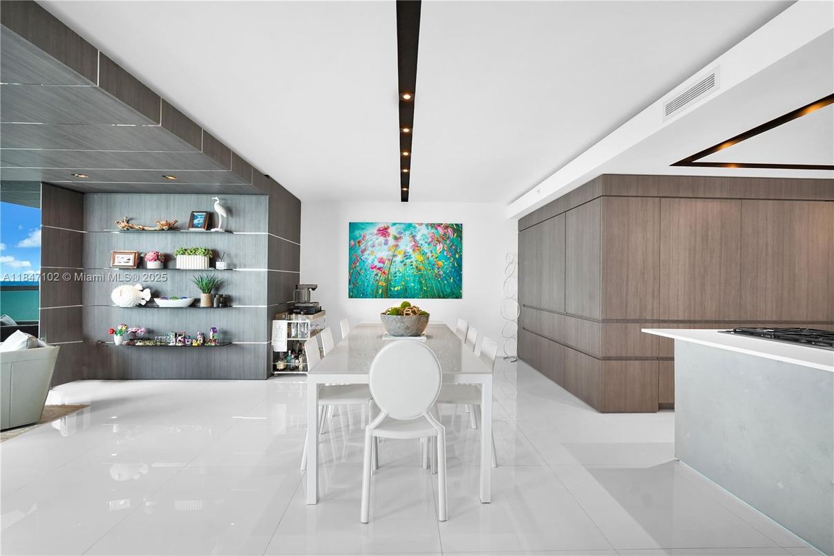 Dining room, Interior, Kitchen, Recessed Lighting, Water