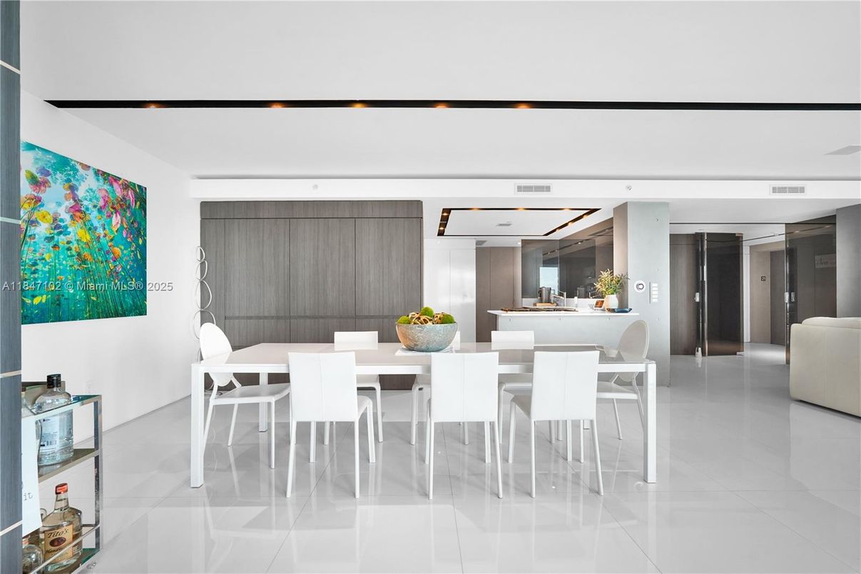 Dining room, Interior