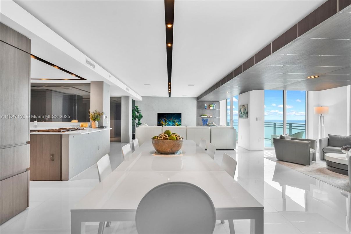 Interior, Living room, Recessed Lighting, Water