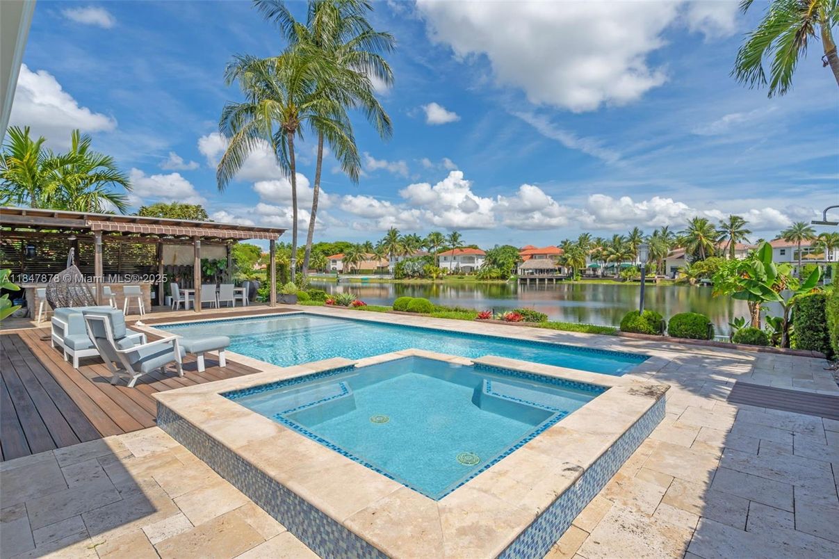 Exterior, Pool, Water
