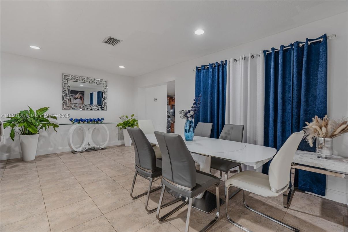 Dining room, Interior, Recessed Lighting