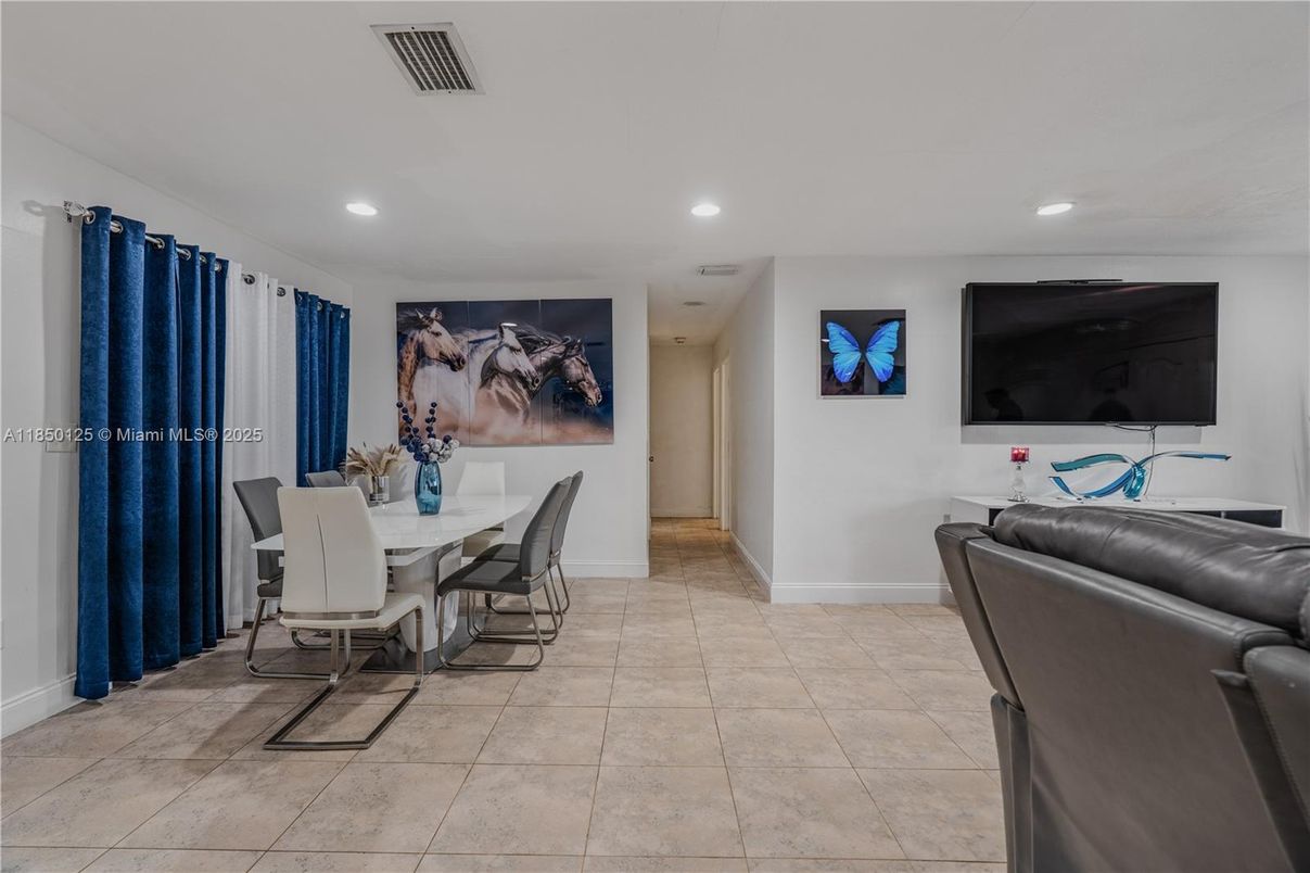 Dining room, Interior, Recessed Lighting