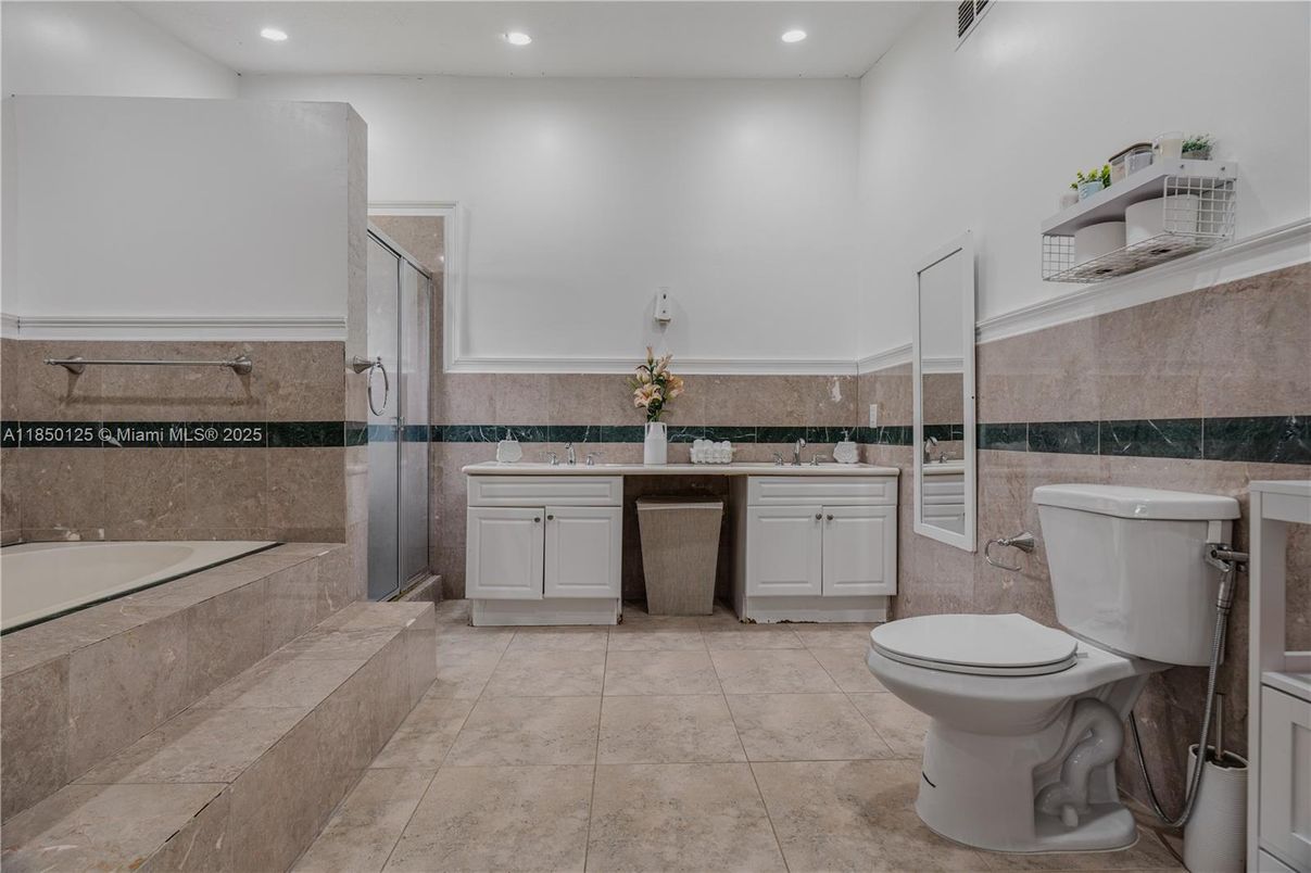 Bathroom, Interior, Recessed Lighting