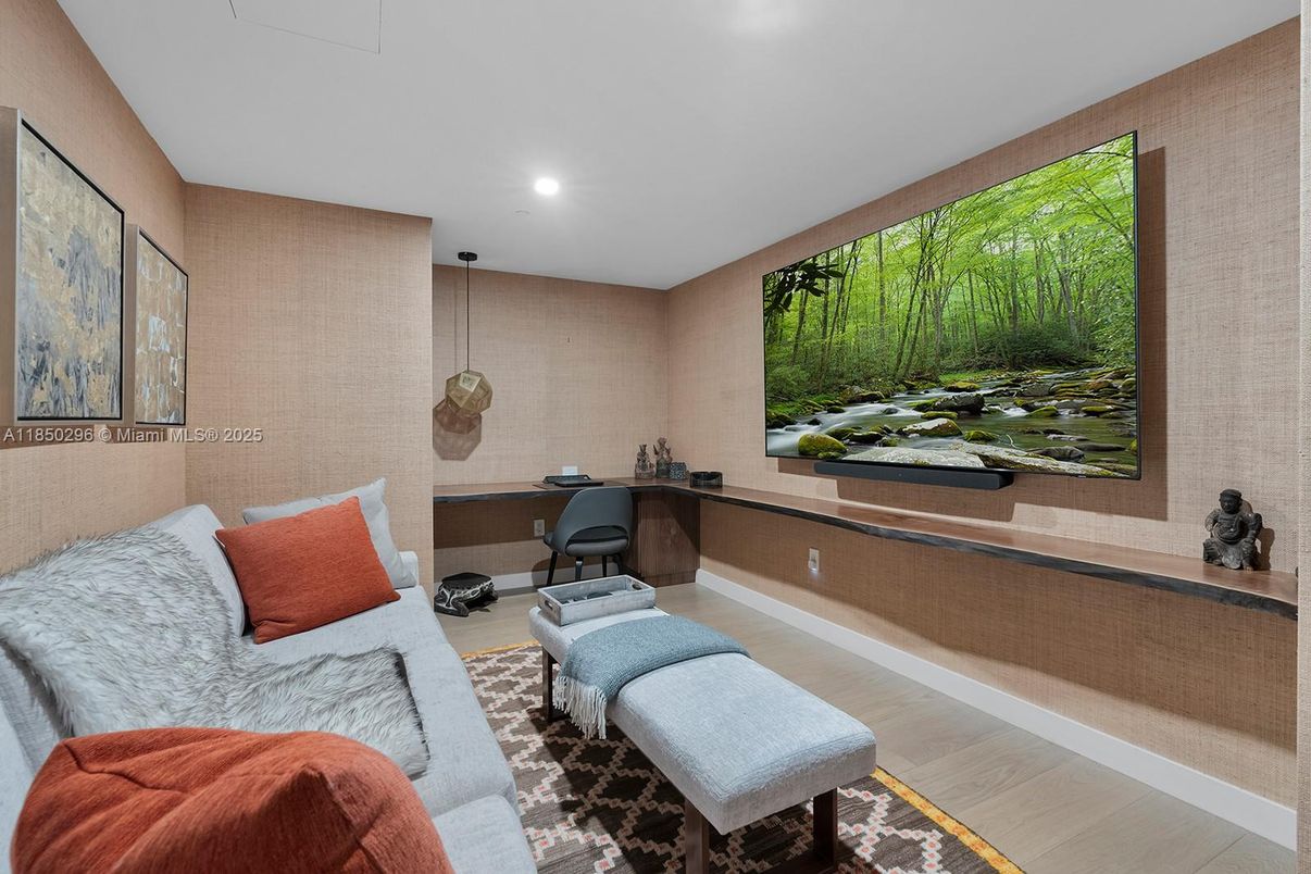 Interior, Living room, Pendant Lights, Recessed Lighting, Wood Texture Flooring