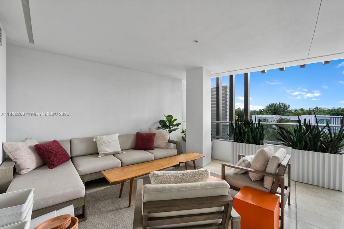 Interior, Living room, Water