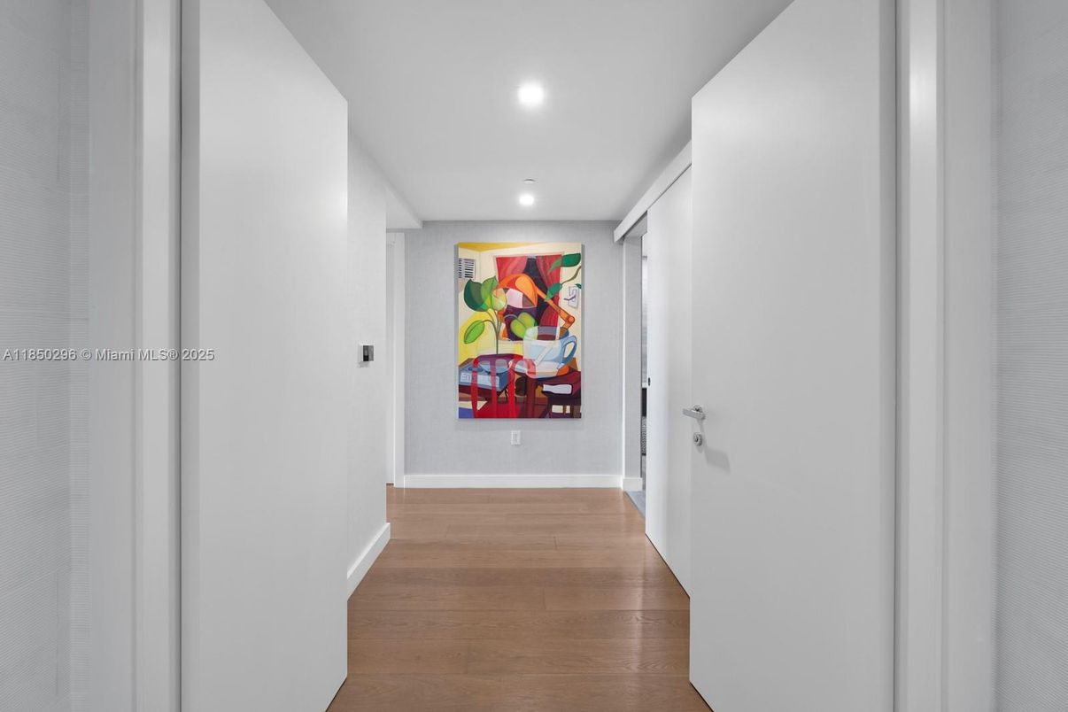 Interior, Recessed Lighting, Wood Texture Flooring