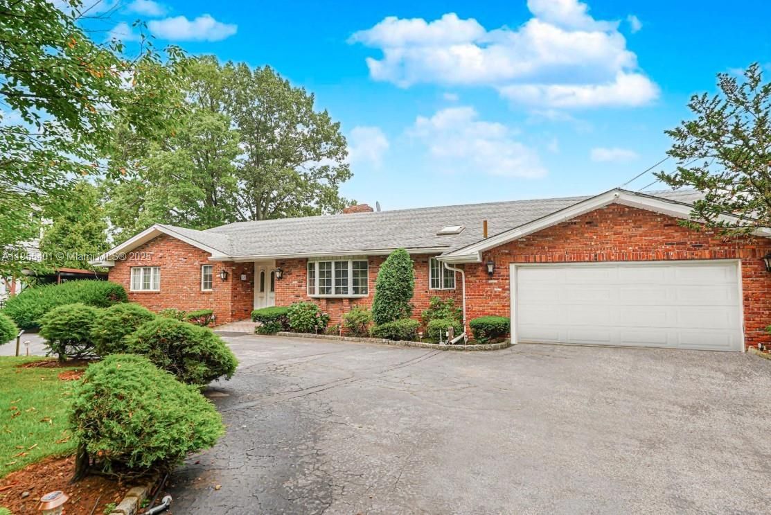 Attached, Exterior, Facade, Brick Facade, Ranch