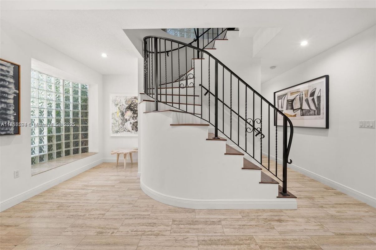 Interior, Recessed Lighting, Wood Texture Flooring