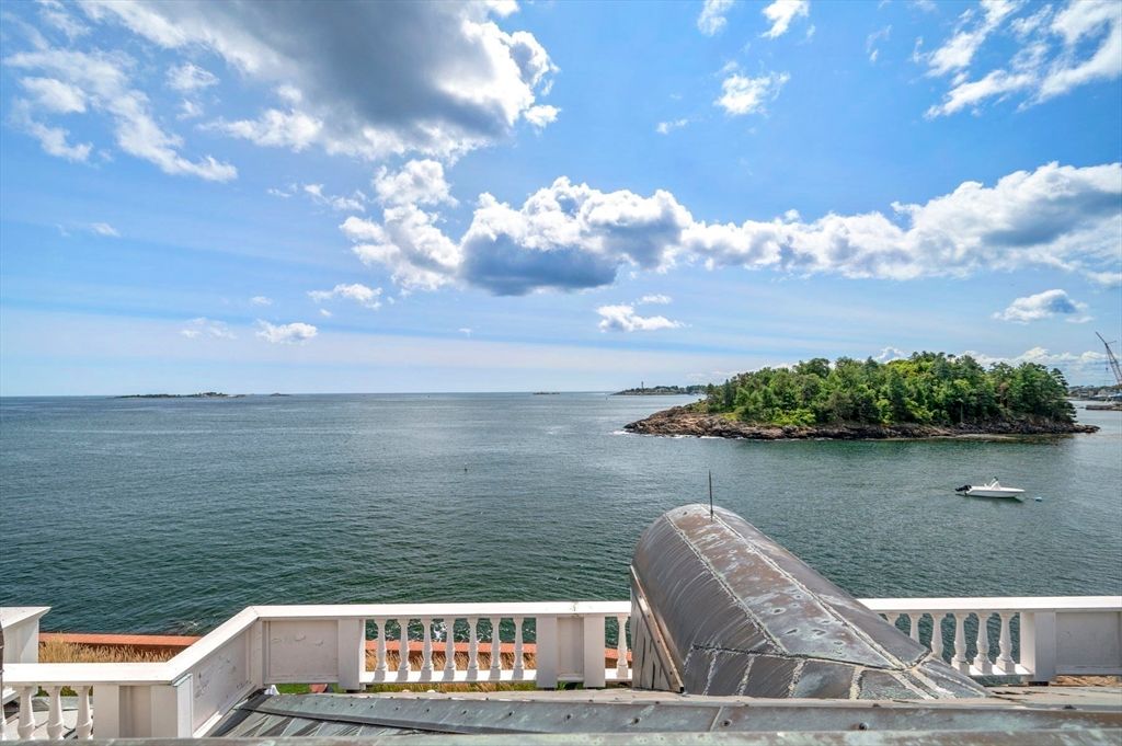 Exterior, Lake