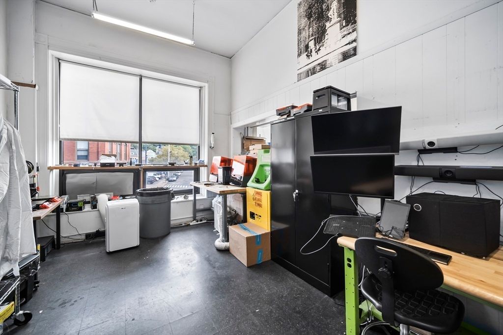 Home Office, Interior