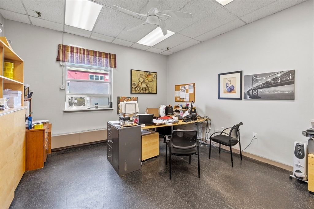 Home Office, Interior