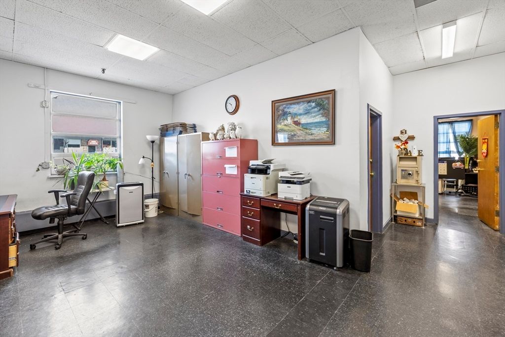 Home Office, Interior