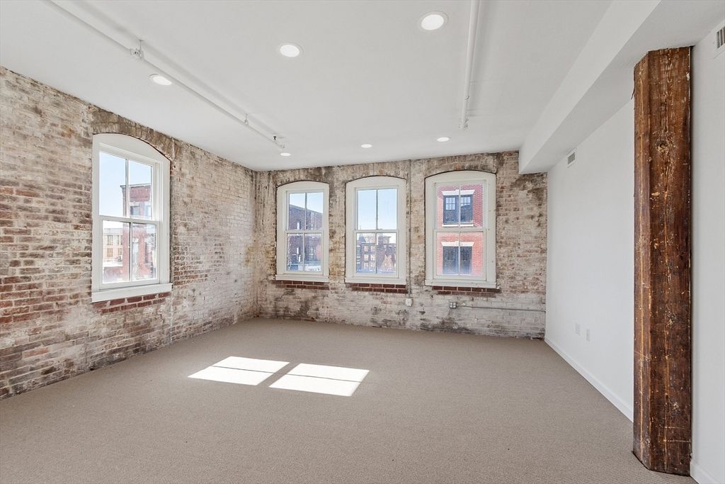 Empty room, Interior, Recessed Lighting, Stone Walls