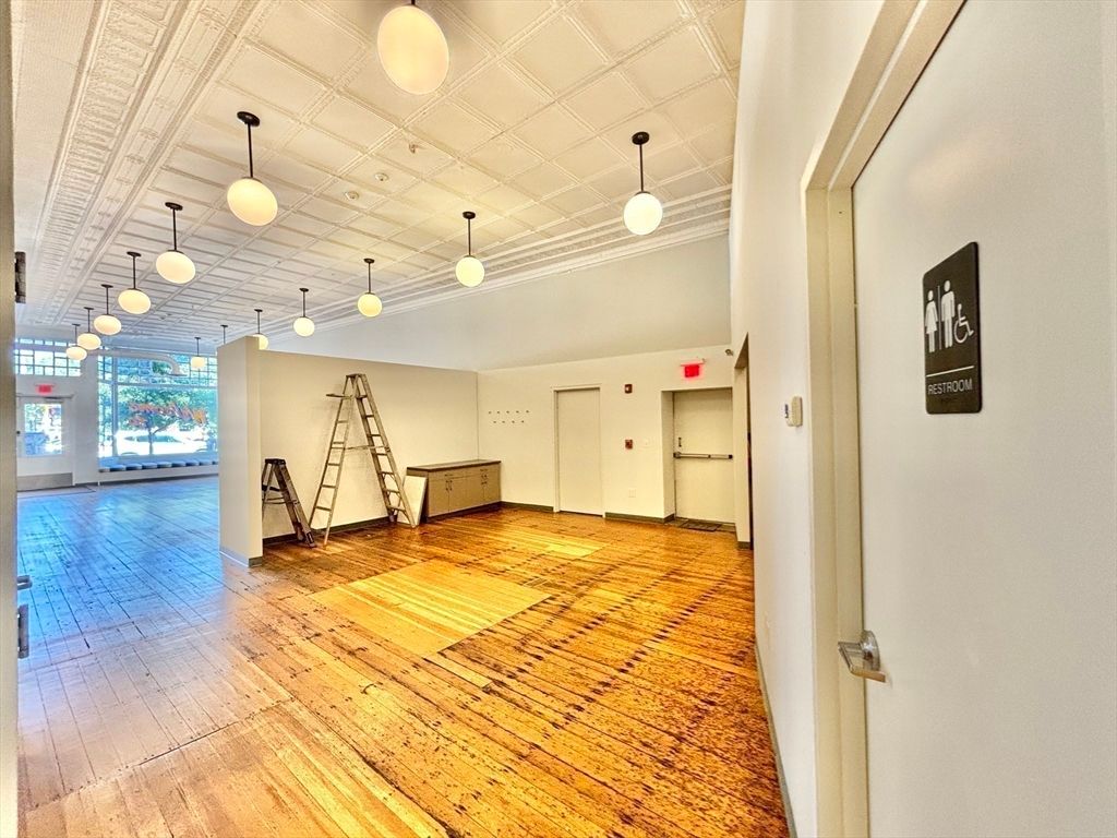 Interior, Pendant Lights, Wood Texture Flooring