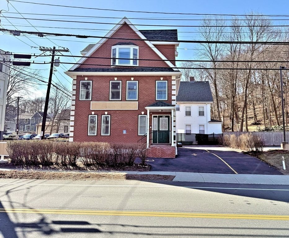 Exterior, Facade, Brick Facade, Queen Anne Victorian