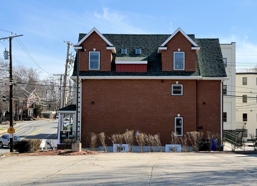 Exterior, Facade, Brick Facade, Cape Cod