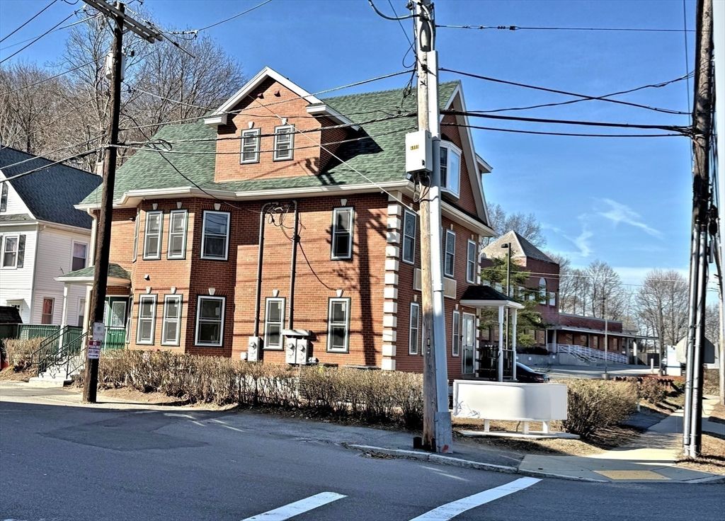 Exterior, Facade, Brick Facade, Queen Anne Victorian