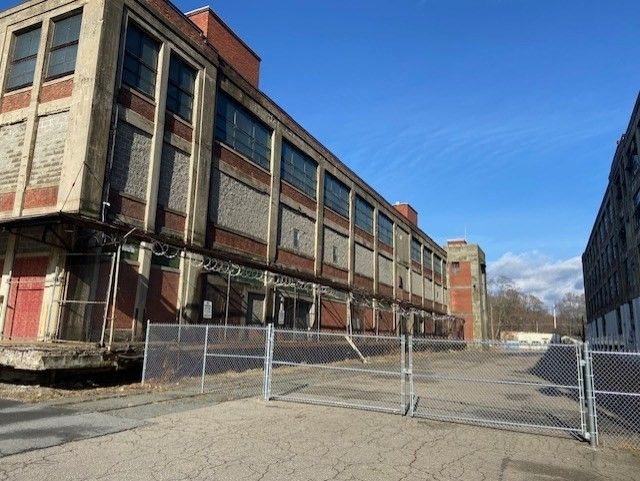 Exterior, Facade, Rowhouse