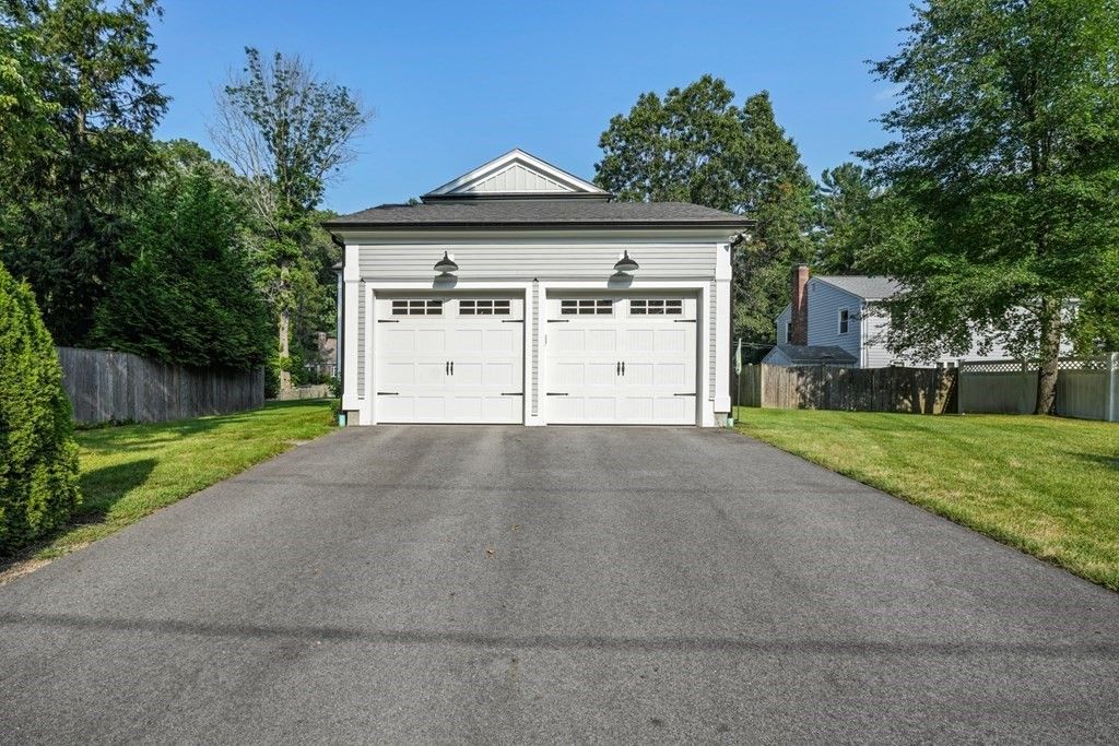 Detached Garage, Exterior