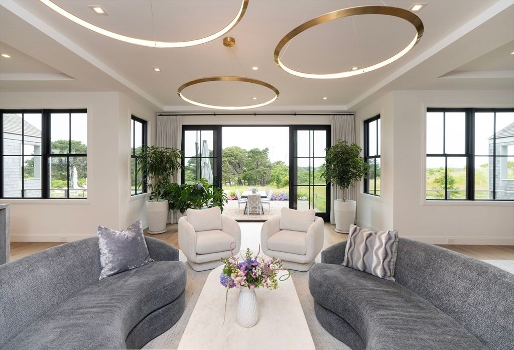 Interior, Living room, Pendant Lights, Recessed Lighting, Wood Texture Flooring