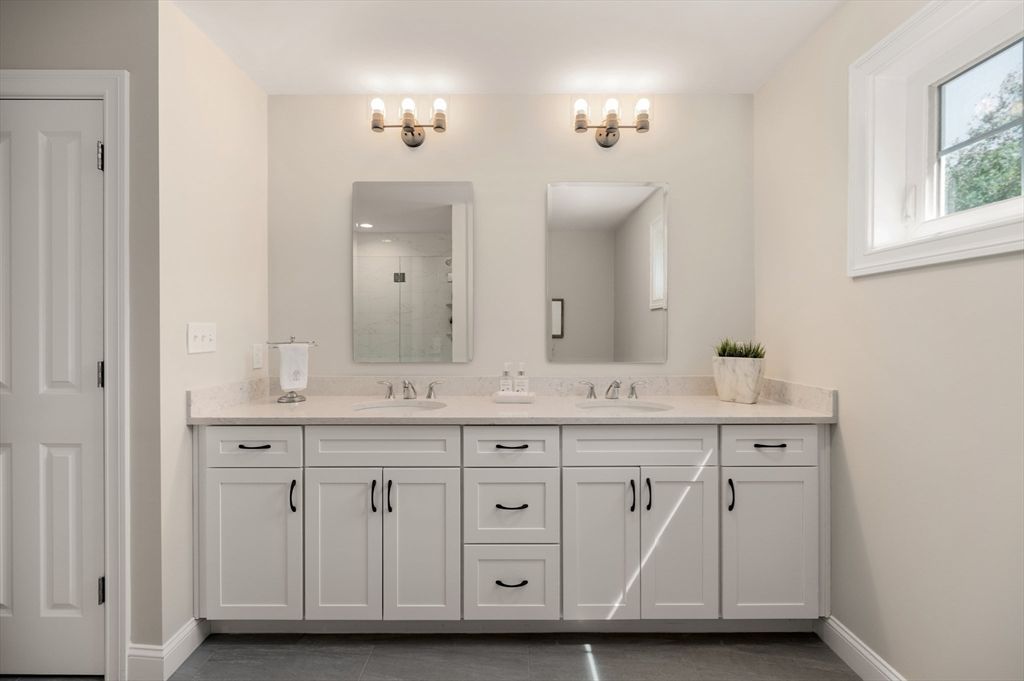 Bathroom, Dual Sink Vanities, Interior