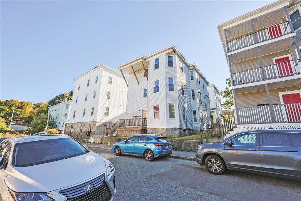 Exterior, Facade, Condo Building