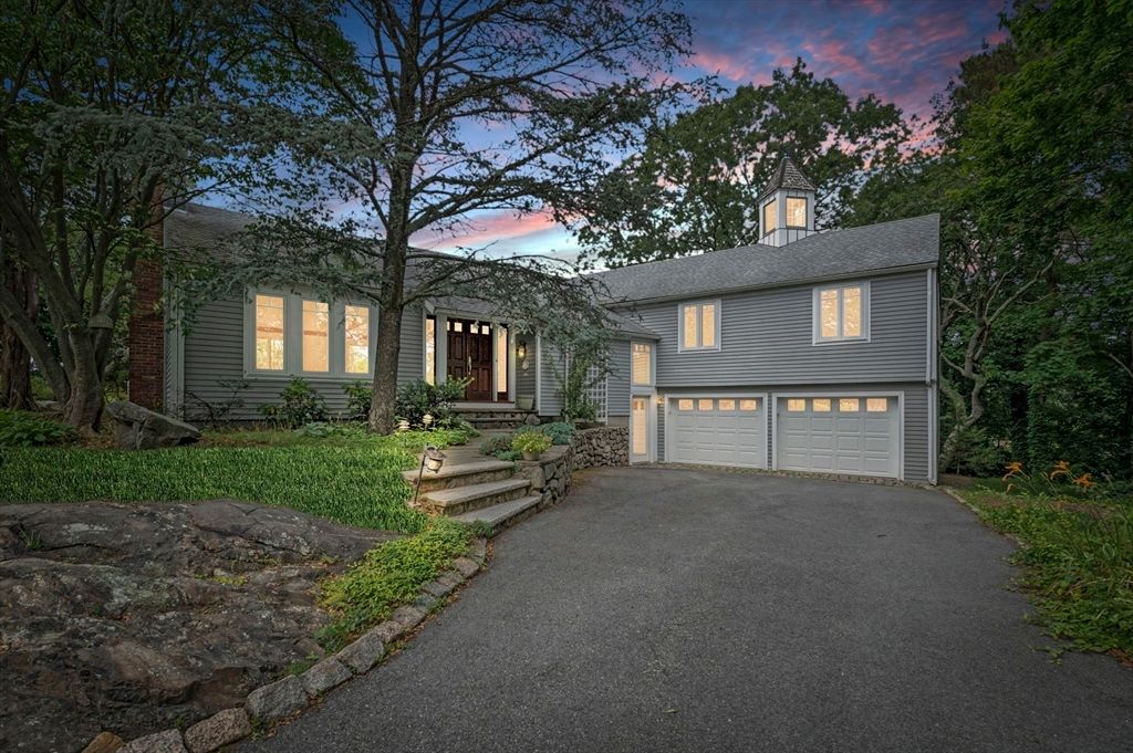 Attached, Exterior, Facade, Raised Ranch