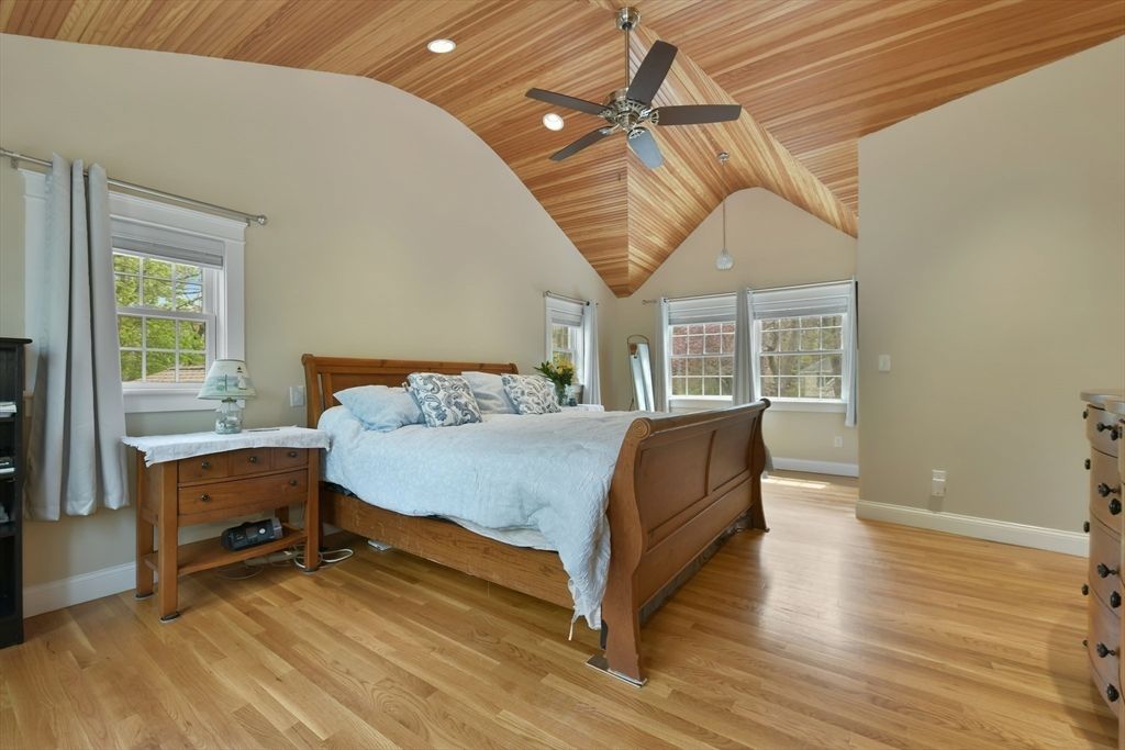 Bedroom, Interior, Recessed Lighting, Wooden Ceilings, Wood Texture Flooring