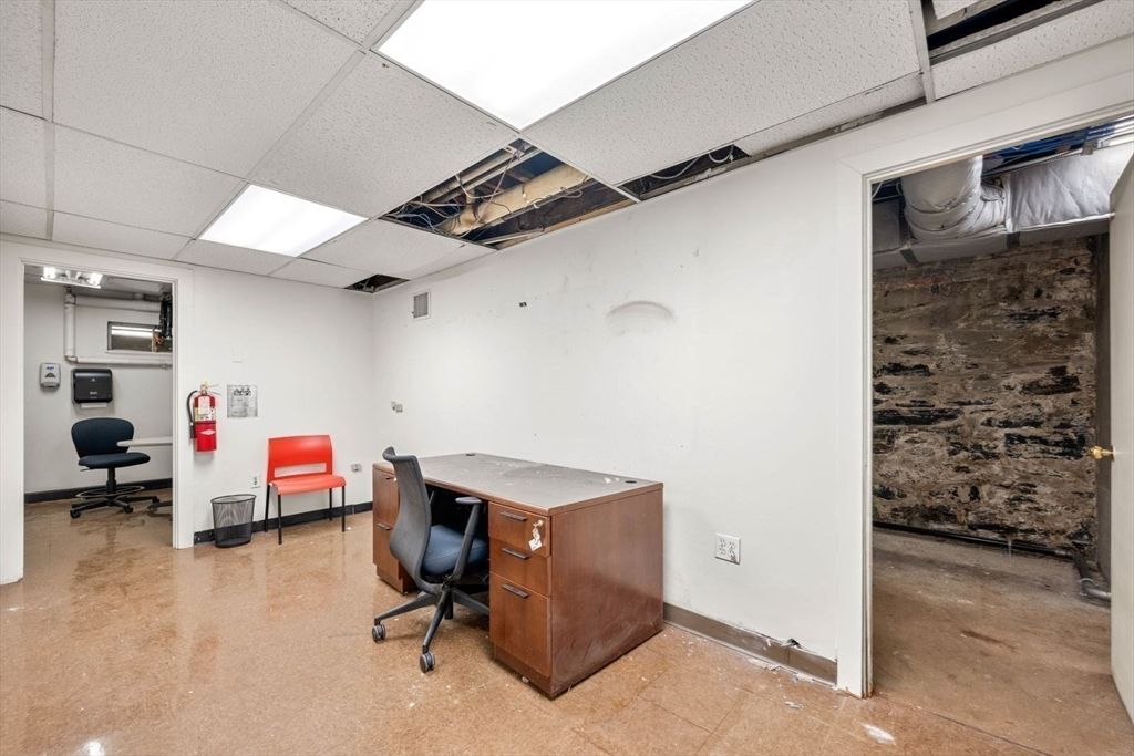 Home Office, Interior