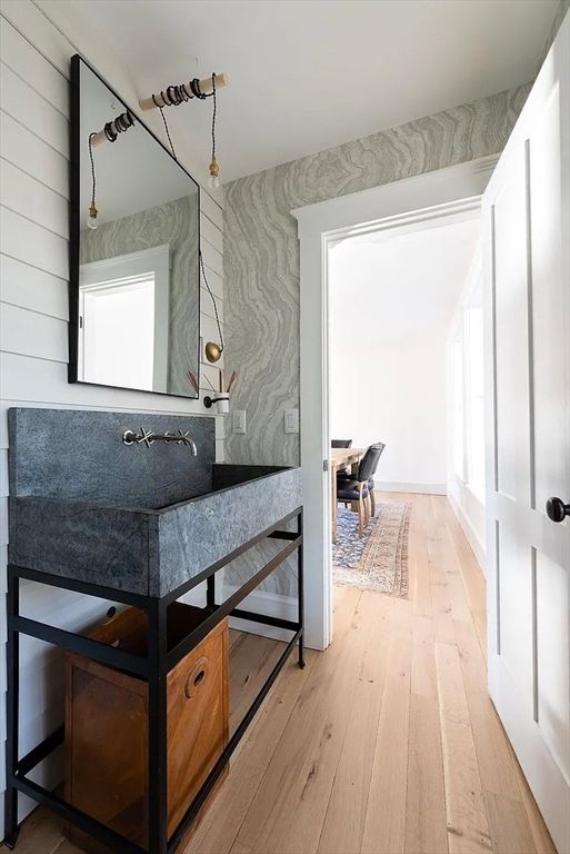 Bathroom, Interior, Pendant Lights, Wood Texture Flooring