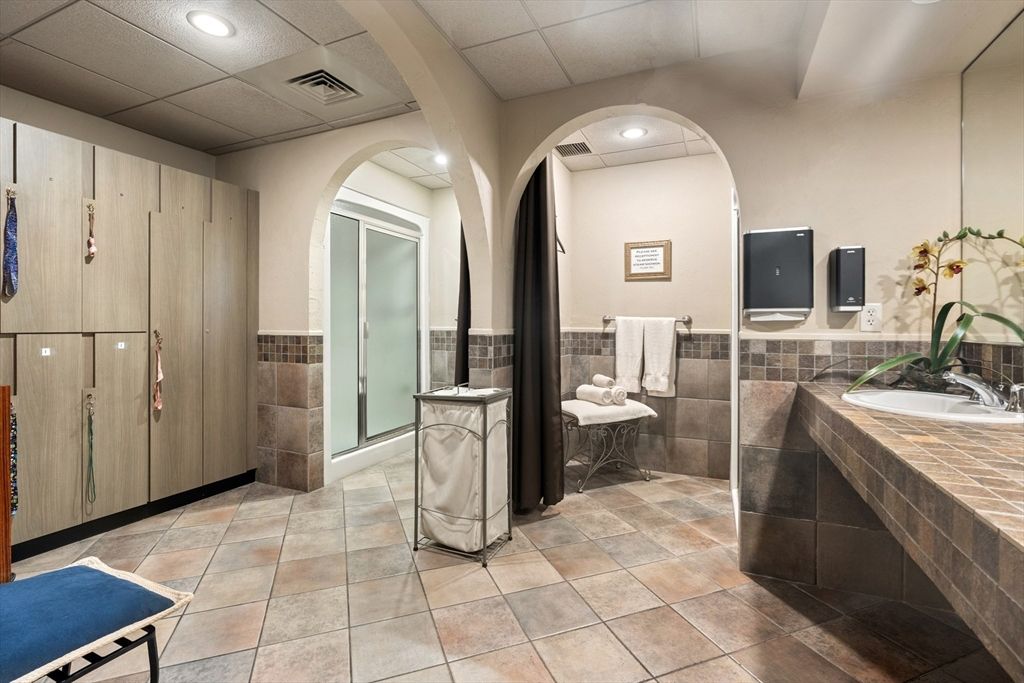 Bathroom, Interior, Recessed Lighting