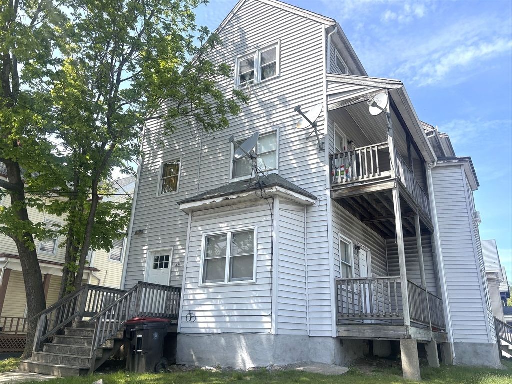 Exterior, Facade, Queen Anne Victorian