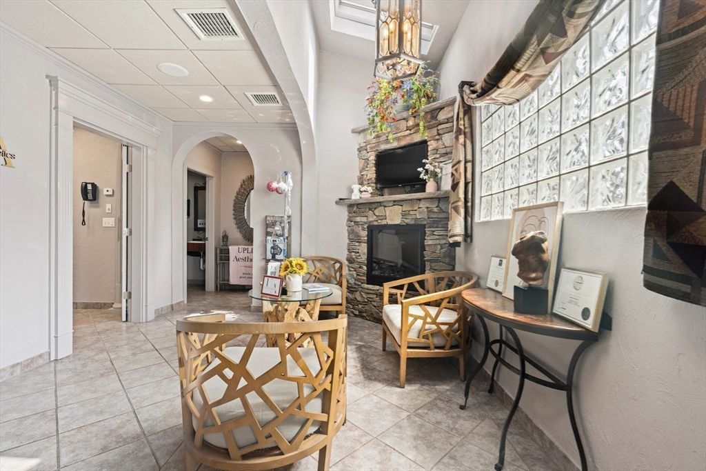 Fireplace, Interior, Living room, Recessed Lighting