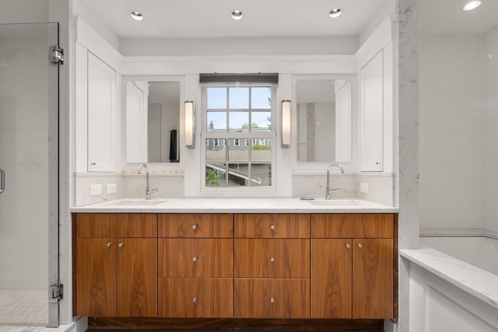 Bathroom, Dual Sink Vanities, Interior, Recessed Lighting