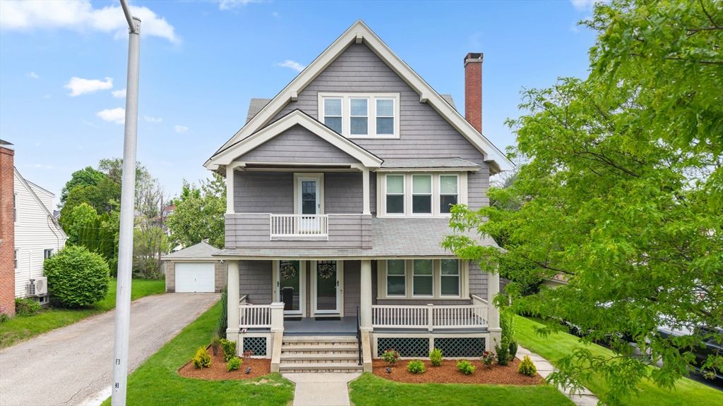 Exterior, Facade, Queen Anne Victorian