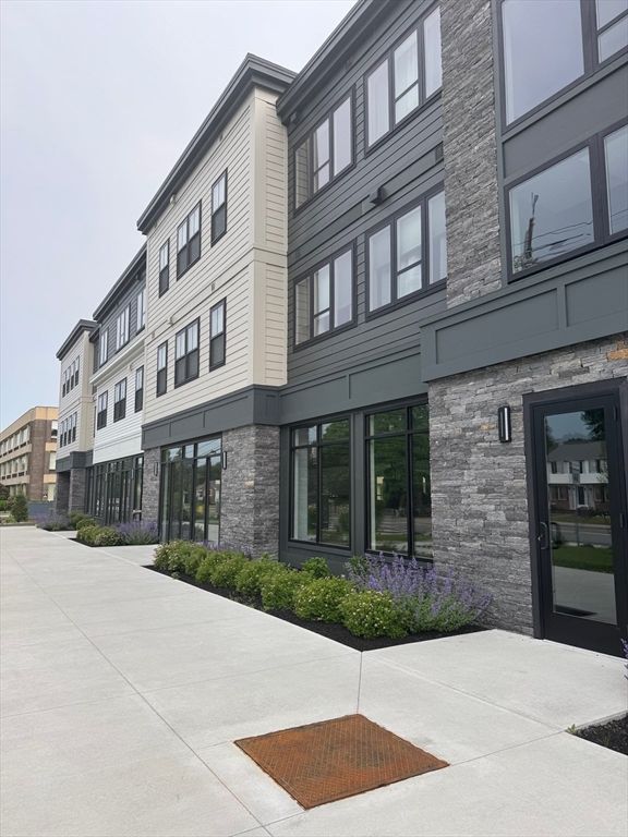 Exterior, Facade, Rowhouse