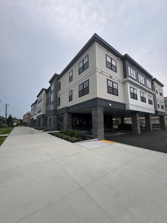 Exterior, Facade, Rowhouse