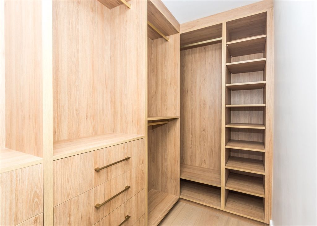 Interior, Walk-in Closets, Wood Texture Flooring