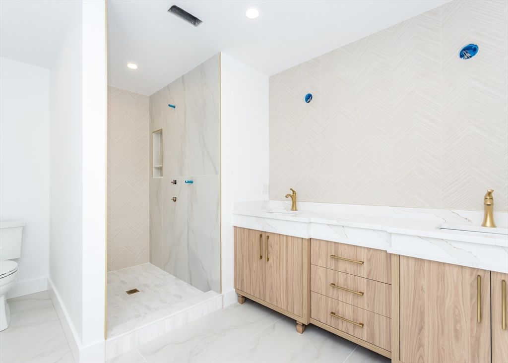 Bathroom, Interior, Marble, Recessed Lighting