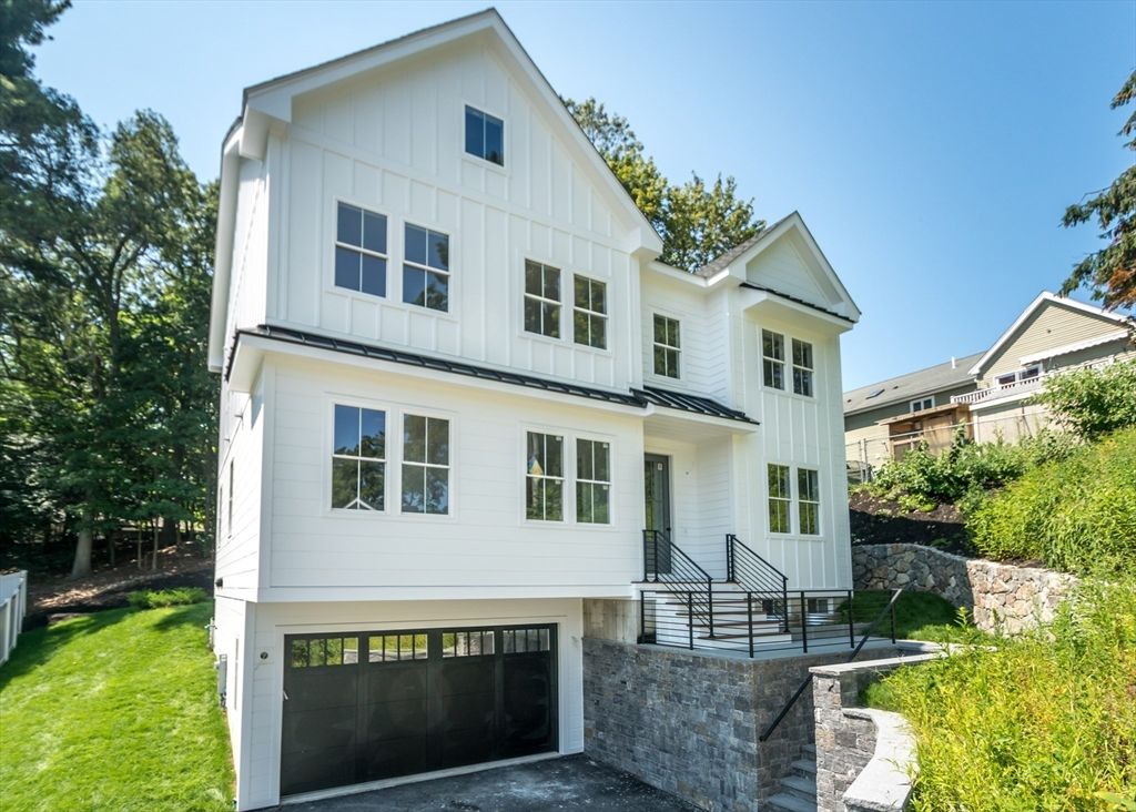 Attached, Exterior, Facade, Farmhouse